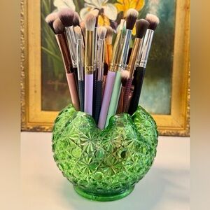 Vtg L.E. Smith Emerald Green ‘Daisy & Button’ Crimped Rim Rose Bowl Vase